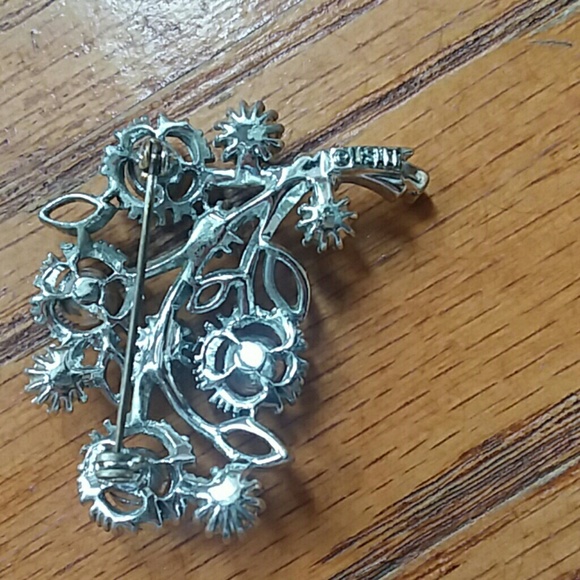 Vintage Lisner Brooch - Picture 2 of 2